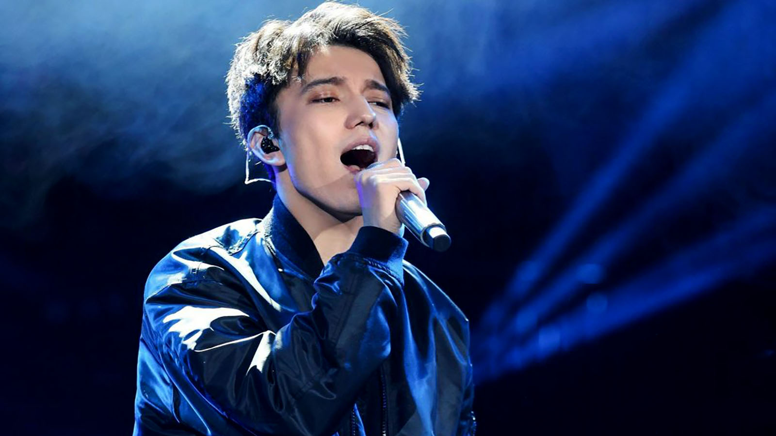 Dimash Kudaibergen – SOS D’un Terrien En Détresse [live]